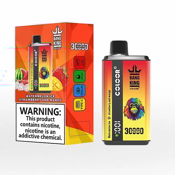 Un colorato dispositivo di vaporizzazione usa e getta Bang King e una scatola rosso-arancione abbinata con logo di una scimmia multicolore, testo aromatico 'Watermelon Ice Strawberry and Mango', marchio dei puffs '3000', icone del prodotto per Type-C/36 ml/550 mAh e un'etichetta di avvertenza sulla nicotina in evidenza.