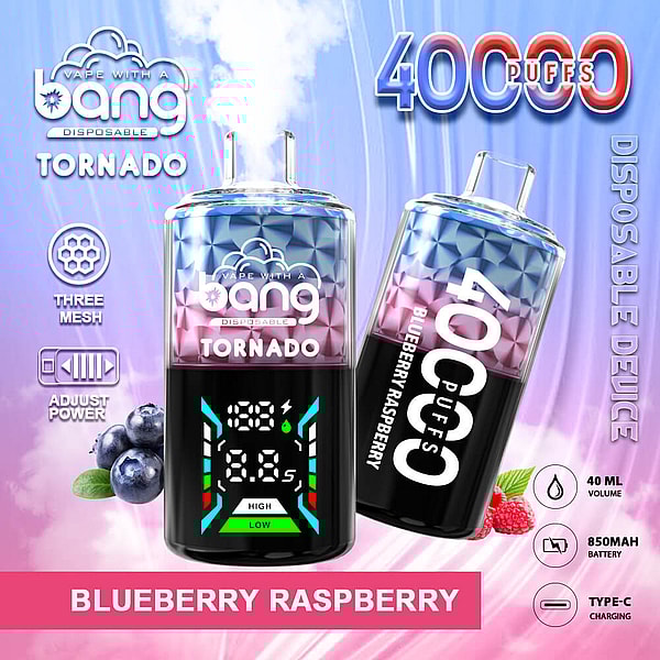 Dos vaporizadores desechables Bang Tornado metálicos de color azul y rosa, uno vertical que muestra una pantalla/potencia digital en color y el otro inclinado con un gran texto "4000 puffs" y "Blueberry Raspberry", colocados sobre un fondo degradado de azul a rosa con imágenes e íconos de arándanos y frambuesas que indican potencia ajustable de tres mallas, volumen de 40 ml, batería de 850 mAh y carga tipo C.
