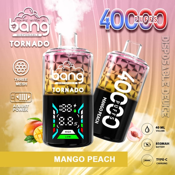 Zwei glänzende Bang Tornado-Einweg-Vaporizer mit geometrischer gold-rosa Oberseite und schwarzem Sockel, die eine digitale Leistungsanzeige zeigen, vor einem rosa-orangefarbenen Farbverlauf mit Mango- und Pfirsichillustrationen, mit der Aufschrift „Mango Peach“ und begleitet von Symbolen für 40 ml, 850-mAh-Akku, Typ-C-Aufladung, drei Netze und einstellbare Leistung.