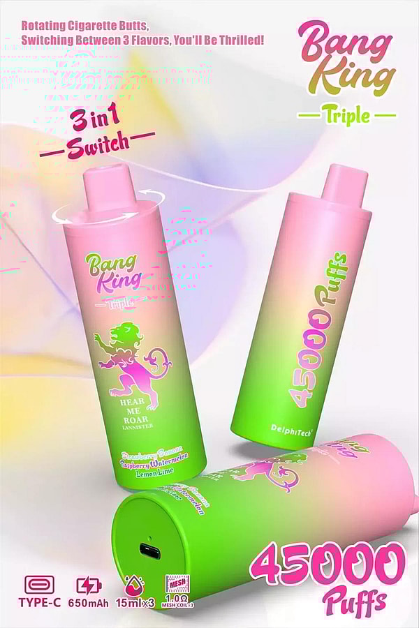 Publicité montrant trois appareils de vapotage jetables à dégradé rose à vert portant la marque “ Bang King Triple ”, mettant en évidence un commutateur de saveur 3 en 1 et un grand texte “ 45 000 bouffées ”, avec de petites icônes indiquant la charge de type C, une batterie de 650 mAh et une capacité de 15 ml × 3.